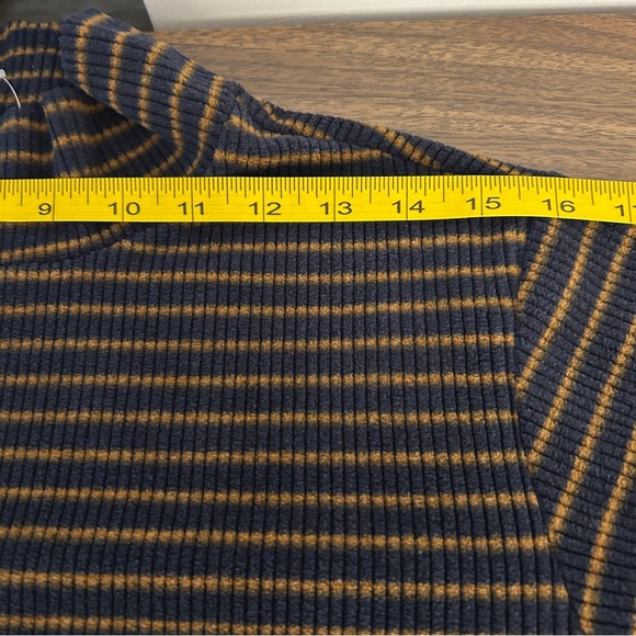 Uniqlo Navy and Tan Striped Sweater Youth 13 - Picture 6 of 9